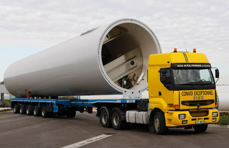 Convoi exceptionnel - mât d'éolienne (Photo Céole)