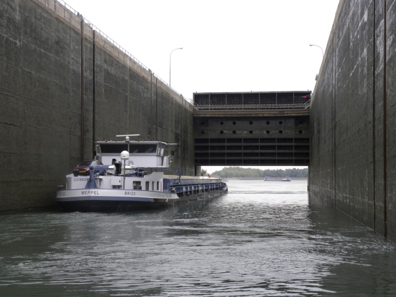 Ecluse de Fessenheim sur le Rhin (Photo PJL)