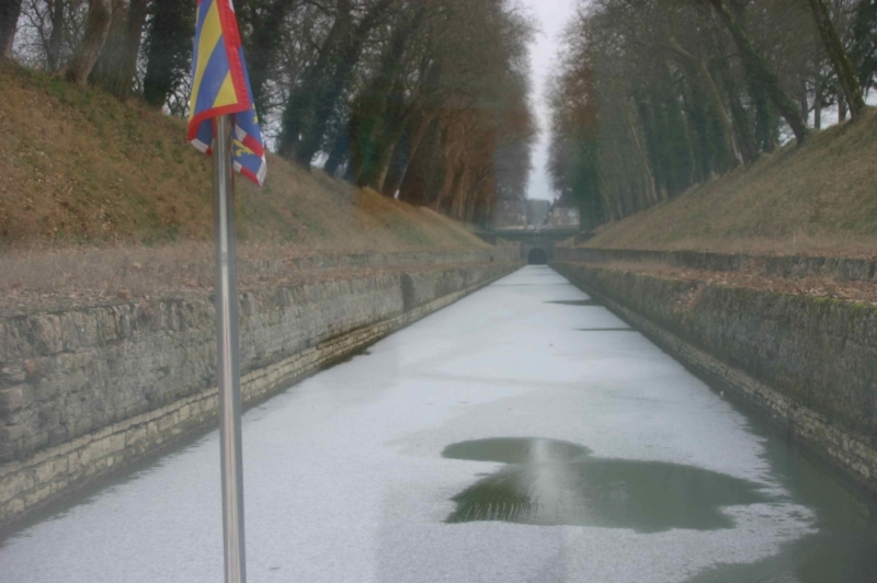 Gel du chenal d'accès à la voûte de Pouilly (Photo J-P Midavaine)