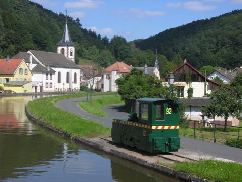 Le loco-tracteur de Lutzelbourg (Photo PJL)