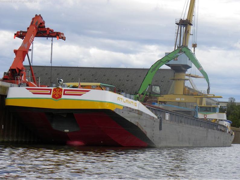 L'"Atlantis" au port de Mâcon (Photo Baron - Vagus-Vagrant)