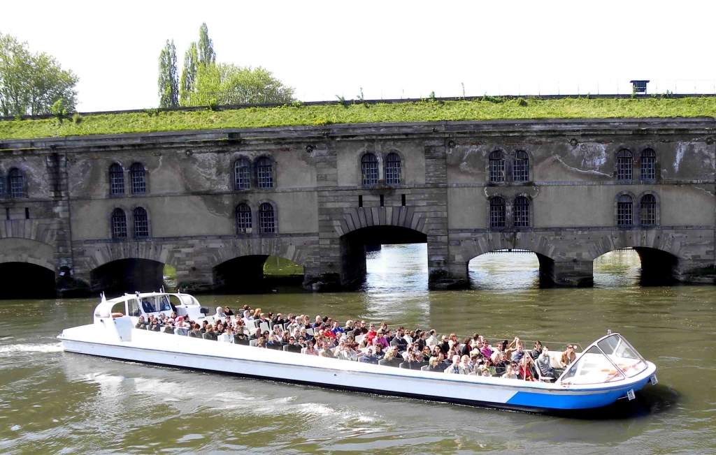 Devant le pont Vauban à Strasbourg (Photo PJL)