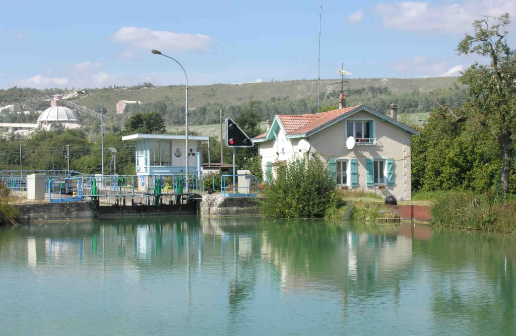 Entrée du canal de la Meuse - Écluse n°1 Troussey (Photo PJL)