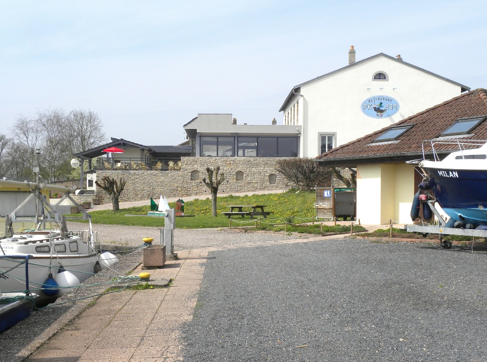 Le restaurant PK209, au port de Lagarde (Photo PJL)