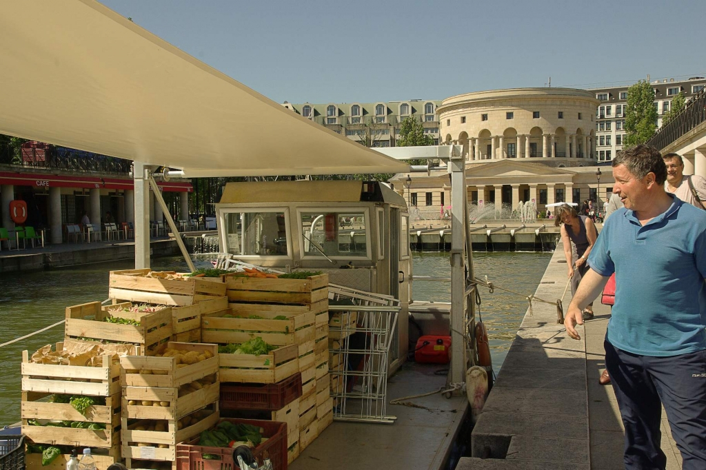 "Marché sur l'eau" au bassin de La Villette (Photo V.Lanio)