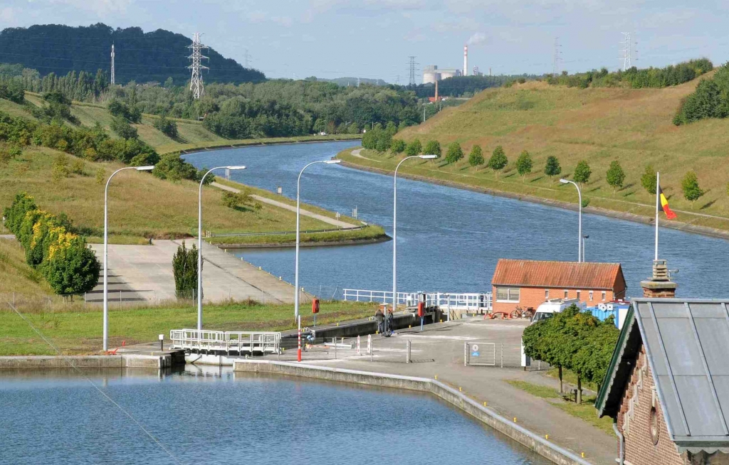 L'écluse de Thieu à l'entrée du canal Historique (Photo Y. Gérondal)