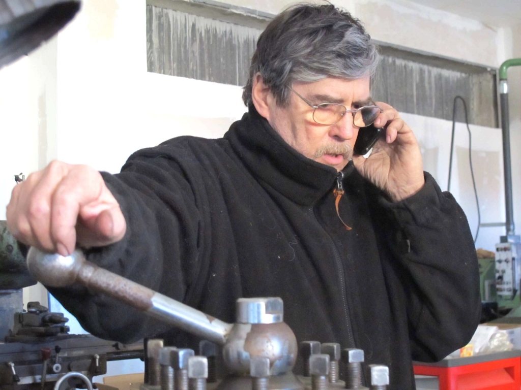 Jo Parfitt dans son atelier (Photo N.Parent)