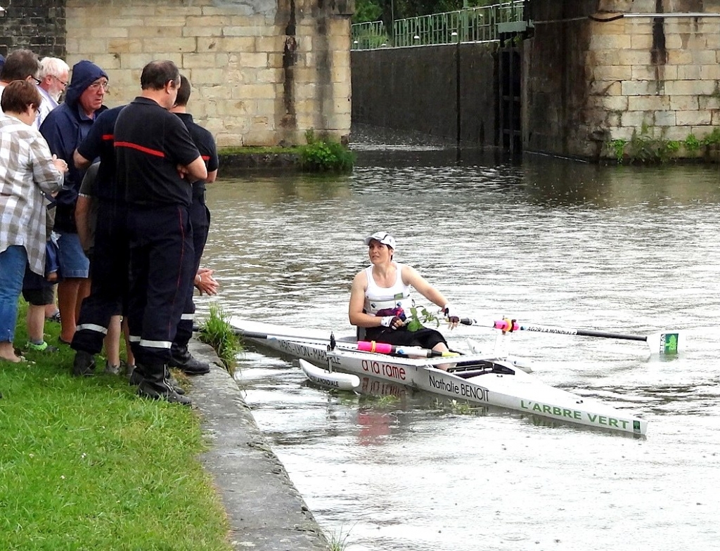 Nathalie Benoit sous la pluie à Génelard (Photo J-P Savoy)