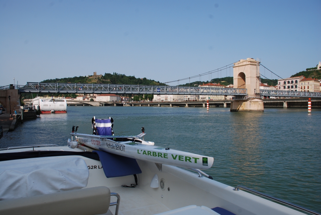 le skiff sur le pont supérieur, à Vienne (Photo J.-F. Macaigne)