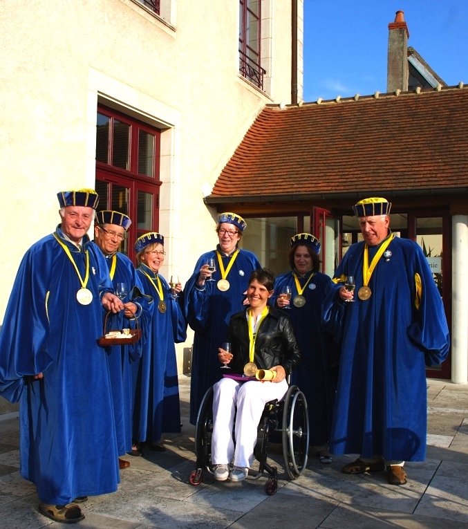 La Confrérie de Sancerre adoube Nathalie Benoit (Photo J-F Macaigne)