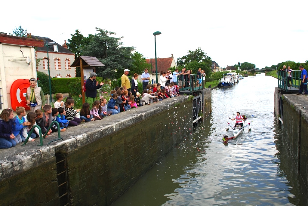 L'accueil à l'écluse de Belleville (Photo J.-F. Macaigne)