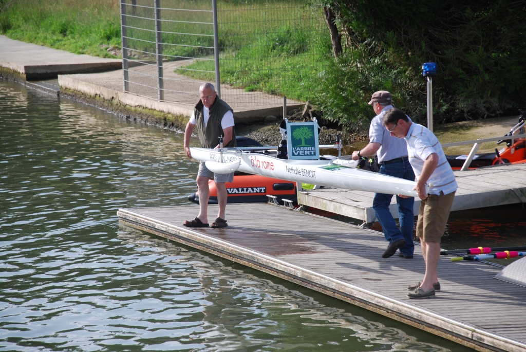 Mise à l'eau à Melun (Photo J.-F. Macaigne)