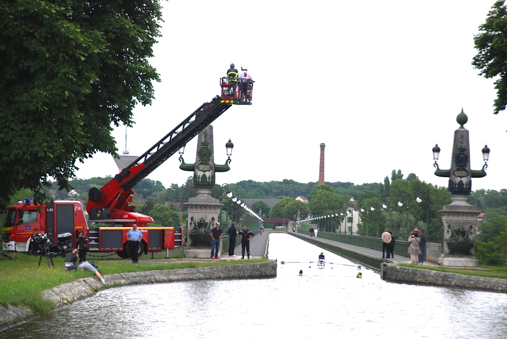 Sortie du pont-canal de Briare pour Nathalie (Photo J-F Macaigne)