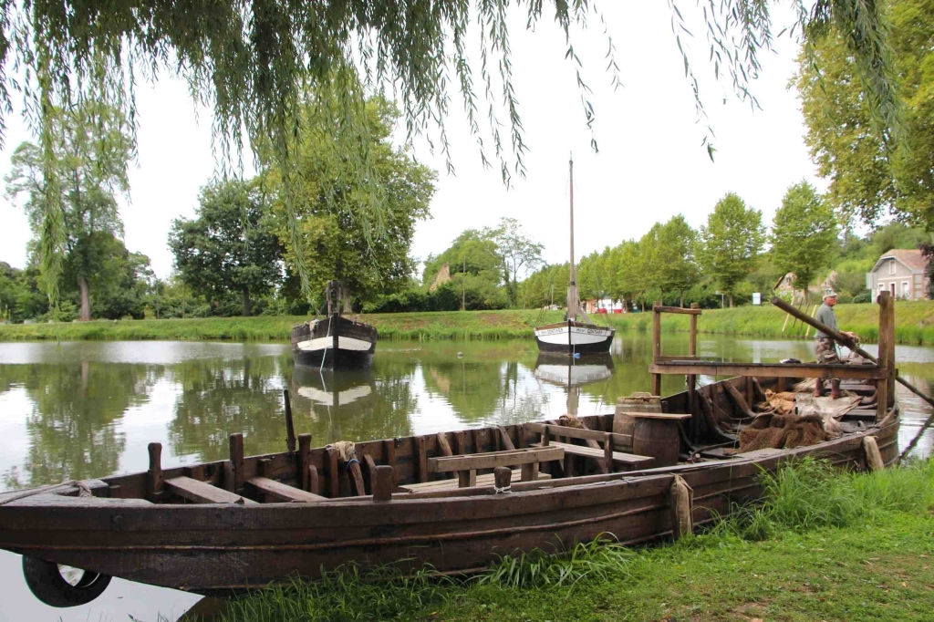 Gabares du canal de Lalinde (Photo Pesqueyroux)