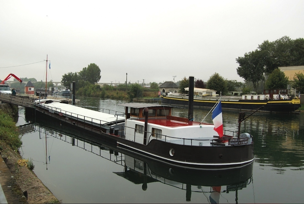 Le "Jonor" coulé à son poste (Photo mairie de St Mammès)