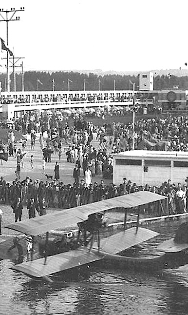 Un hydravion au quai de Boran (photo Ronfleur)