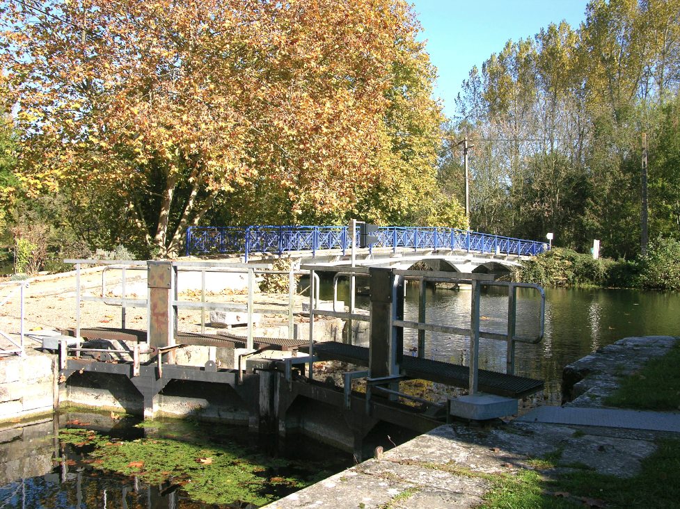 L'écluse de la Roussille - Sèvre niortaise (Photo PJL)