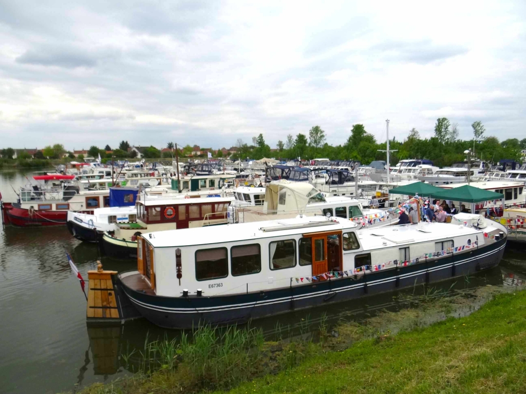 Le port de St Jean de Losne en fête (Photo Ph. Ménager)