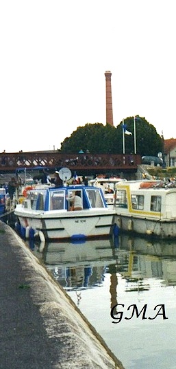 Train de bateaux aux cent ans du pont-canal de Briare (Photo G.Matignon)