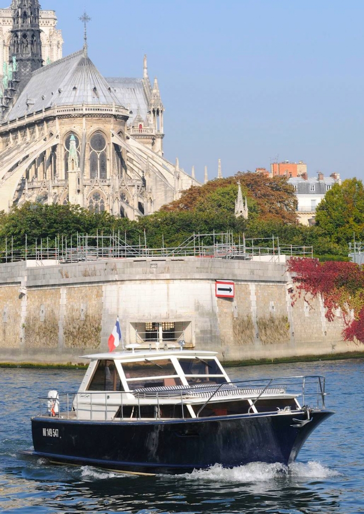 "La Maline" devant Notre-Dame de Paris (Photo N.Vasseur)