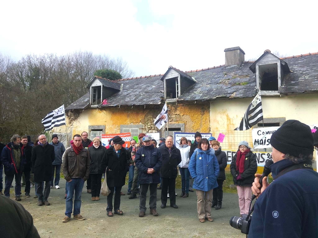 Rassemblement des "Amis du canal 22" à l'écluse de Pont Even (Photo L.Lassalle))