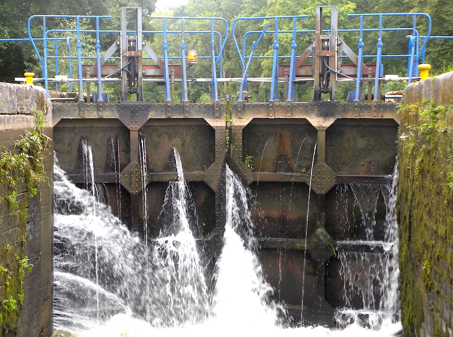 L'état d'une porte d'écluse sur le canal des Vosges... (Photo PJL)