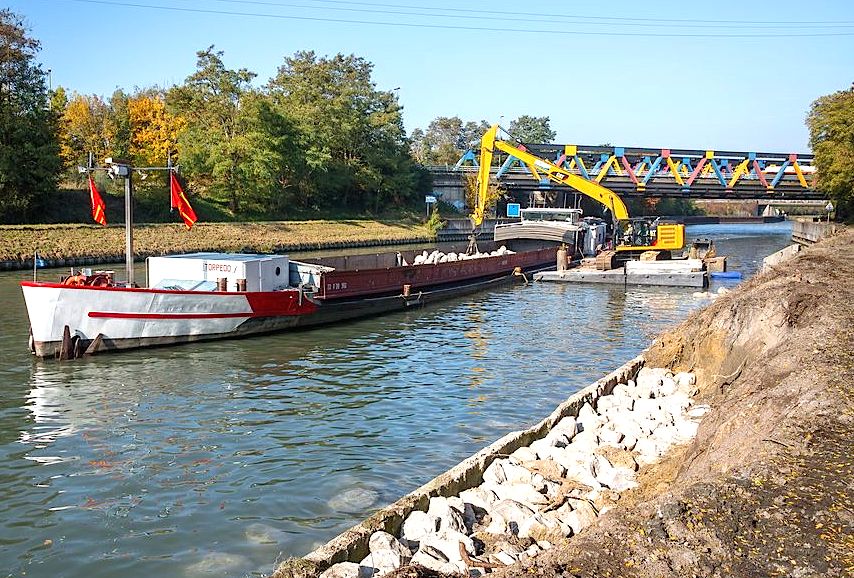 Renforcement des berges du "Grand-Gabarit" (Photo D.Gauducheau)