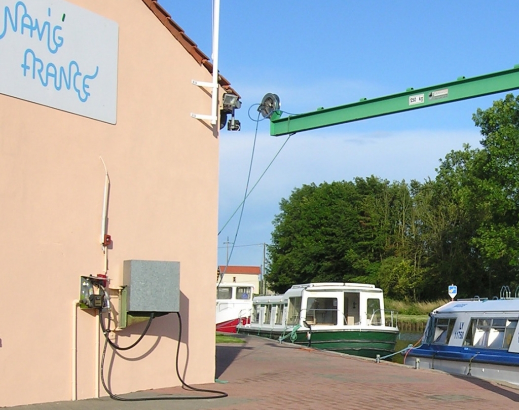 Pompe à gasoil du port de Lagarde (Photo PJL)