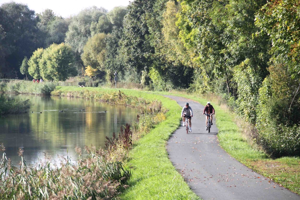 Piste cyclable du canal de la Sarre (Photo A.Berner - Sarreguemines Tourisme)