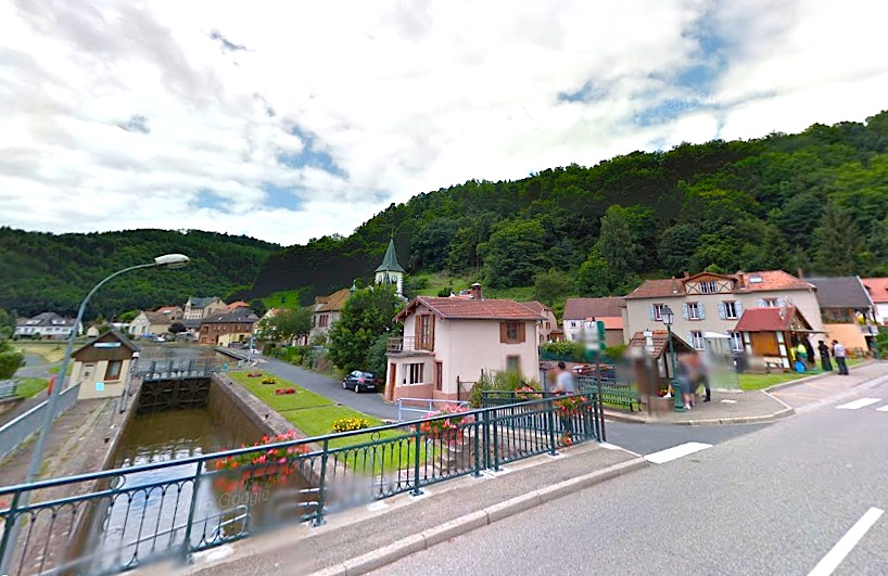 Écluse 21 de Lutzelbourg (Photo Google-StreetView, extraite de Fluviacap)