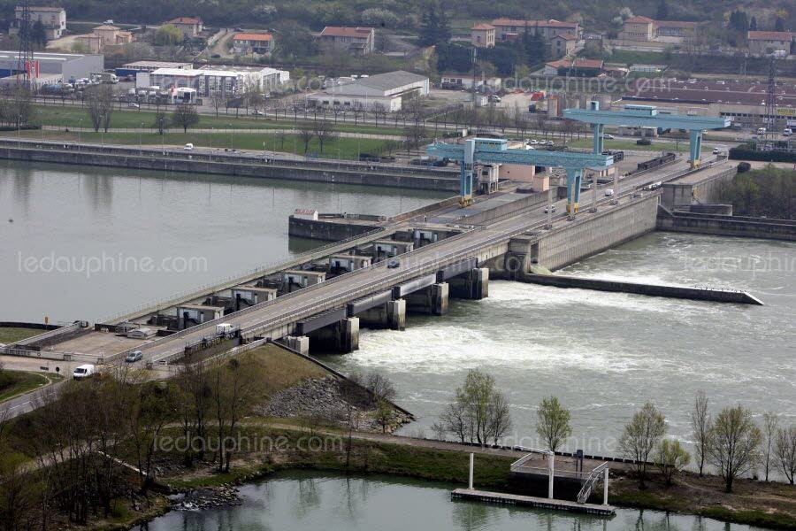 Le débit mensuel moyen du Rhône n’a pas été aussi bas depuis 1949. (Photo archives Le DL)