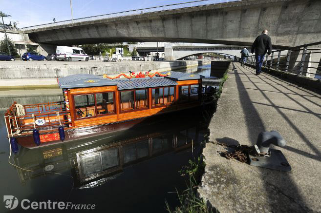 Le bateau chinois offert par la ville amie de Yangzhou à la mairie d'Orléans (photo Pascal PROUST)