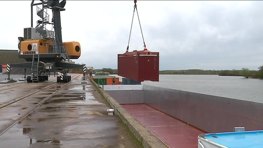 Le fret fluvial souffre des grèves SNCF, la quantité de marchandises à acheminer a diminué (Photo FTV)