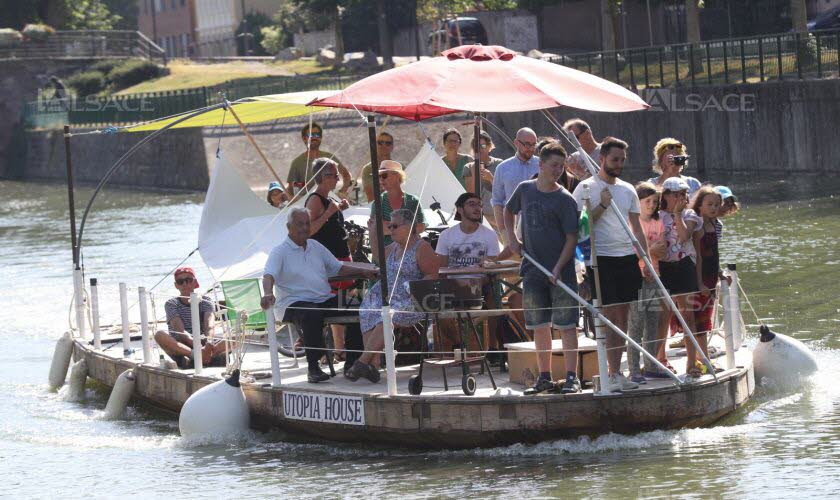 Ils l’ont fait… Partis le 7 mai de Nautilia à Illzach, arrivés le 20 mai à Lyon, repartis le 22 juin pour boucler le périple le 1 er juillet à Mulhouse. Un exploit sous les bons auspices des Voies navigables de France. (Photo L’Alsace)