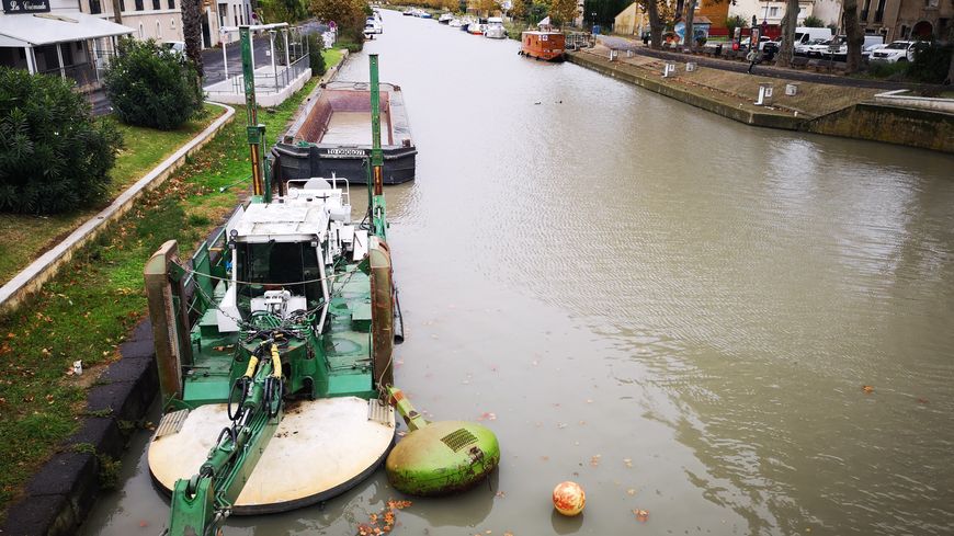 Les opérations étaient menées en partenariat avec les Voies navigables de France (Photo Radio France - Pocher)