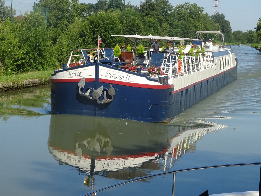 La péniche-hôtel Horizon II sur le canal Latéral à la Loire (Photo VB)