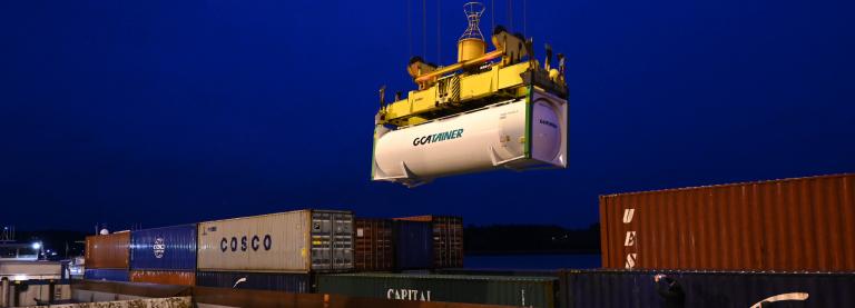 Test concluant pour le transport fluvial de ciment en conteneurs entre Rouen et Paris (Photo D.R.)