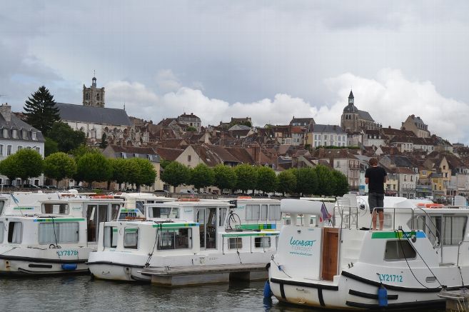 Le contrat de développement fluvestre, signé le jeudi 6 février, permettra de développer les infrastructures en lien avec le tourisme fluvial entre 2020 et 2023. (Photo Migennes-Joigny AGENCE)