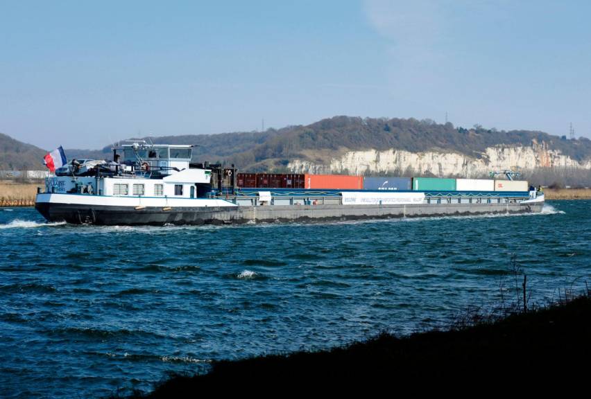 Bolloré Logistics a lancé avec succès sa propre navette hebdomadaire fluviale sur la Seine il y a deux ans. (Photo Éric Houri)