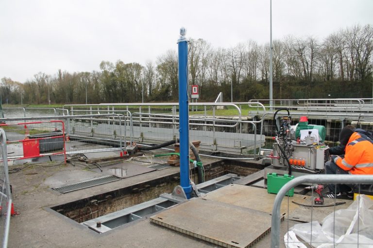 Le nouvel ensemble hydraulique vanne vérin centrale posé (Photo D.R.)