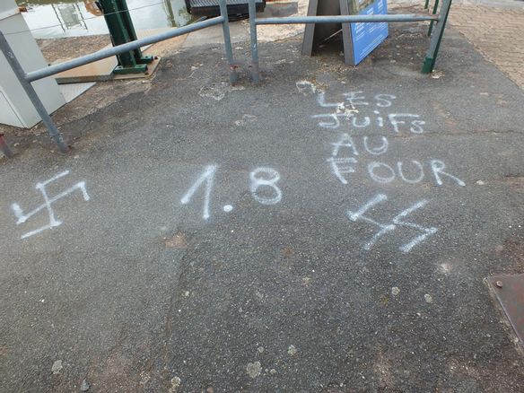 Des tags antisémites au Pont-Canal (Photo D.R.)