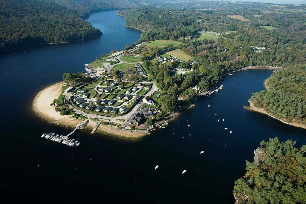 une vue aérienne du lac de guerlédan, entre les côtes-d’armor et le morbihan, en 2014. (photo d’archives : david ademas / ouest-france)