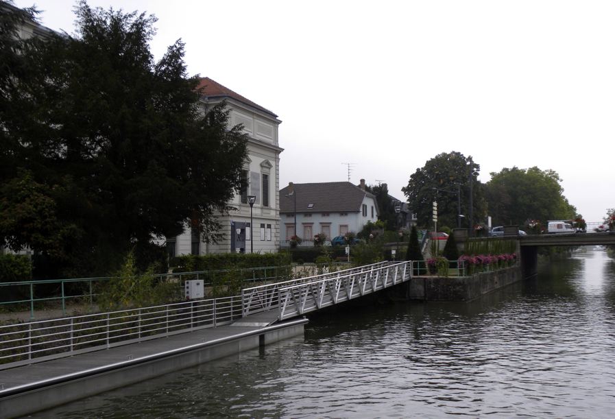 Le ponton plaisance du musée des Étoffes (Photo PJL)