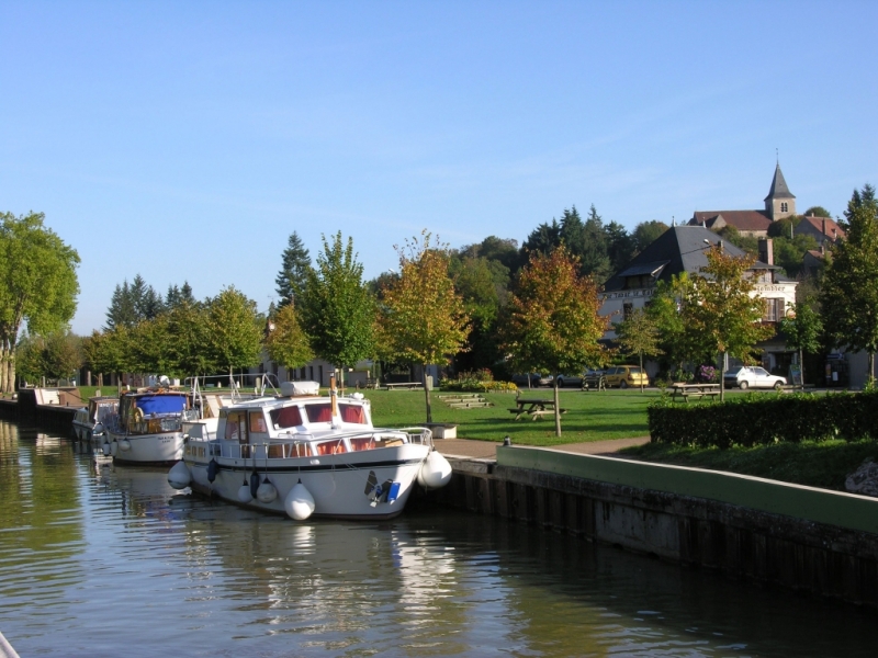 Le port de Rogny-les-sept-écluses (Photo PJL)