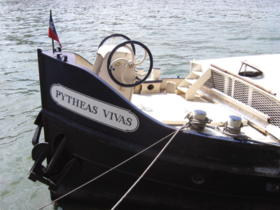 Le "Pytheas Vivas" . Port des Champs-Elysées à Paris (photo Pytheas Vivas)