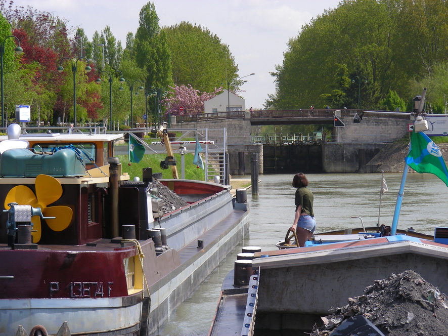 Transport de mâchefers sur la Marne (Photo PhD)